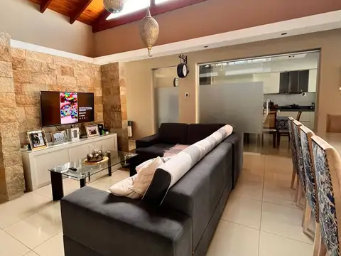 VENTA CASA DE CATEGORIA ZONA PARQUE