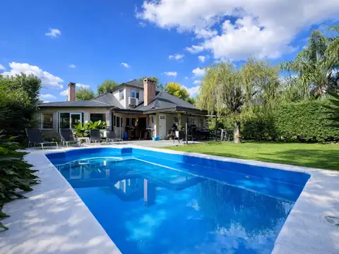 Casa en el Barrio Haras Maria Eugenia Moreno con Pileta