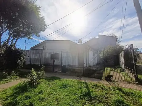 OPORTUNIDAD! VENTA DOS CASAS V.RISSO 3 DE FEBRERO