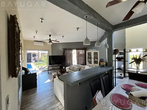 Casa en Venta con 3 cocheras