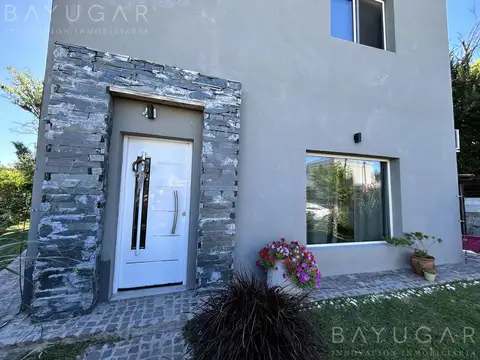 Casa 4 ambientes con 2 baños