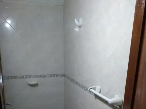 Chalet 4 amb con garage y Dto 3 amb. con amplio parque.