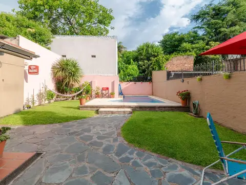 Venta de casa  4 ambientes  en Temperley con gran parque