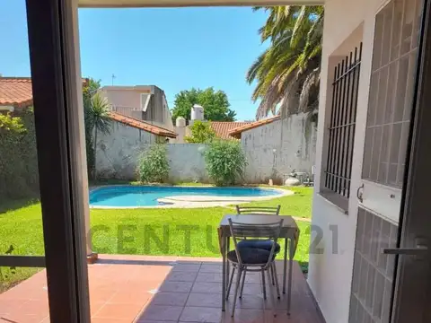CASA EN  VENTA OLIVOS - ROCHE - 6 AMBIENTES - PILETA - PARRILLA - 2 COCHERAS