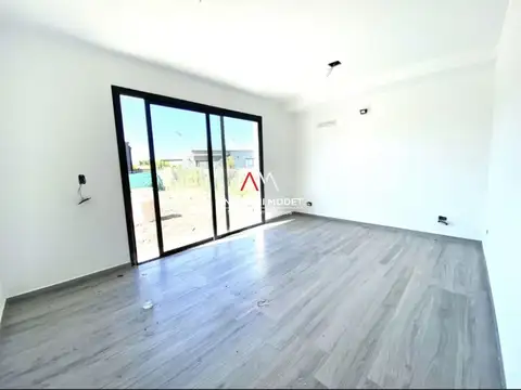 CASA EN VENTA EN SAN RAMIRO - PILAR DEL ESTE
