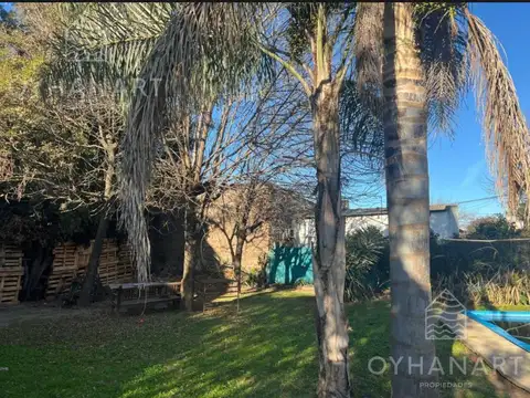 Casa + 2 Locales + Pileta