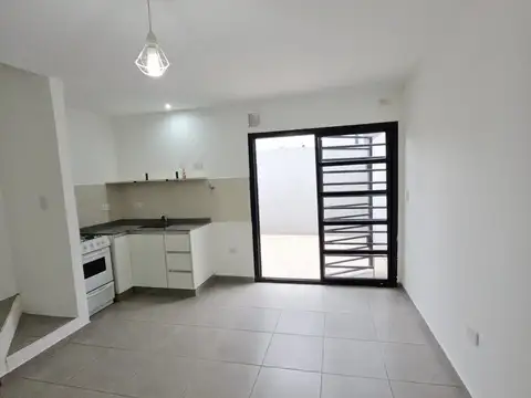 Departamento Dúplex 2 Ambientes con Patio en Centro de Escobar
