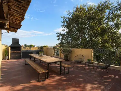 VENTA - CASA LOTE PROPIO - 4 AMBIENTES - 2 COCINAS - COCHERA - MULTIFAMILIAR - PARQUE CHACABUCO