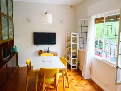 Camacua al 700, Flores