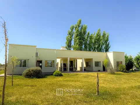 Uribelarrea- Barrio Quintas de Uribe - 2 casas en venta!