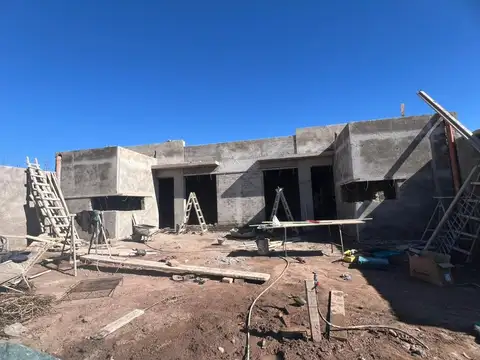Casa 4 ambientes con 2 baños