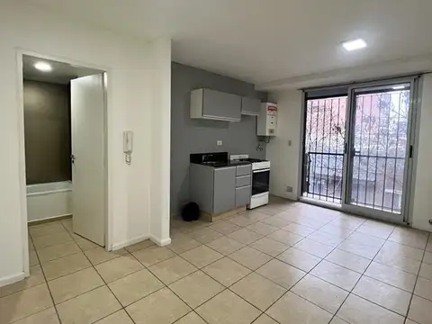 ALQUILER MONOAMBIENTE AL FRENTE CON BALCÓN