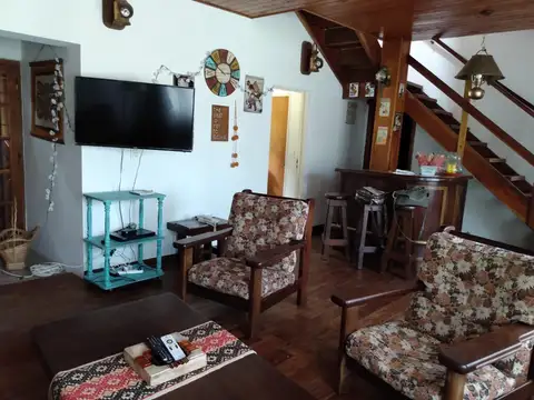 Casa 6 ambientes con 4 baños