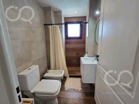 Casa 5 ambientes con 4 baños
