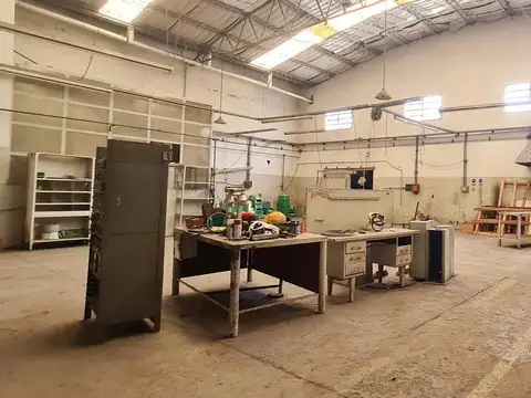 Galpon en Venta 34  mts Fondo