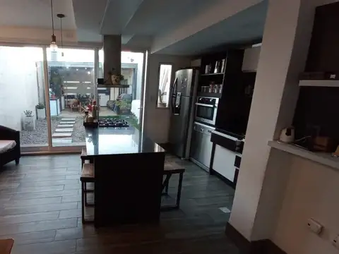 SE VENDE CASA BARRIO AMPPARE