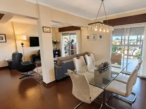 TRIPLEX EN VENTA DE 2 DORMITORIOS EN BARRIO ALTA GRACIA (CF1407)