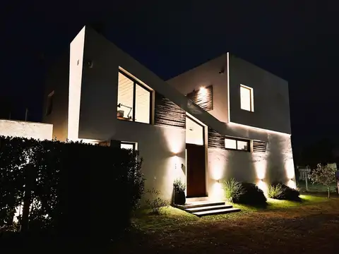 Casa d diseño barrio cerrado Villa Elisa 3 dormit