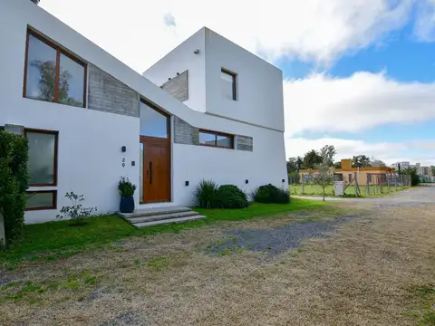 Casa en Venta en Villa Elisa, USD 227.000