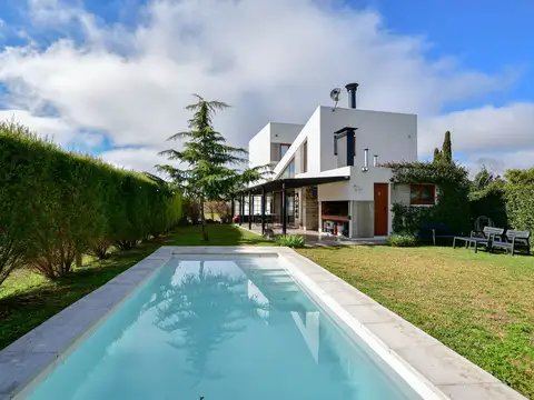 Casa d diseño barrio cerrado Villa Elisa 3 dormit