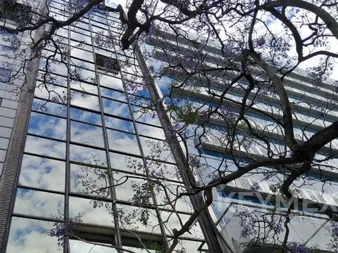 Venta de Oficina en inmejorable zona de Cerrito y Av. Santa Fe.