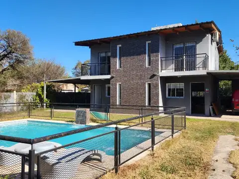 Dos Dúplex a la venta en Villa Parque Siquiman. (C472)