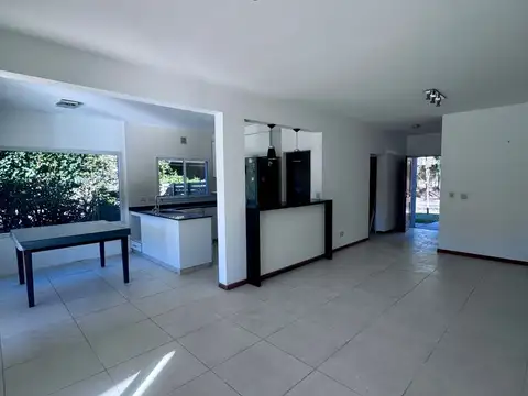 Casa 5 ambientes con 3 baños