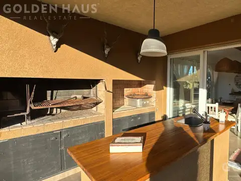 Casa en Venta con 2 cocheras