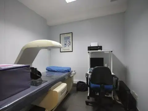 Edificio en lote propio, Laboratorio, Clínica, Consultorio