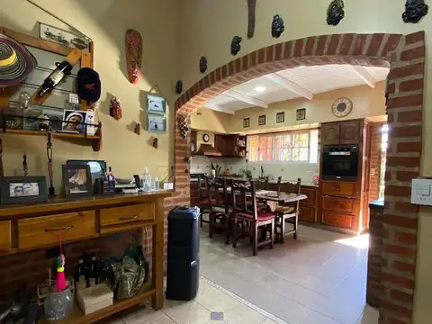 Casa en Venta con 2 cocheras