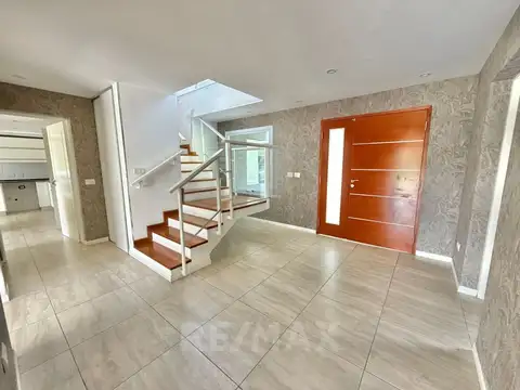 Casa 7 ambientes con 3 baños