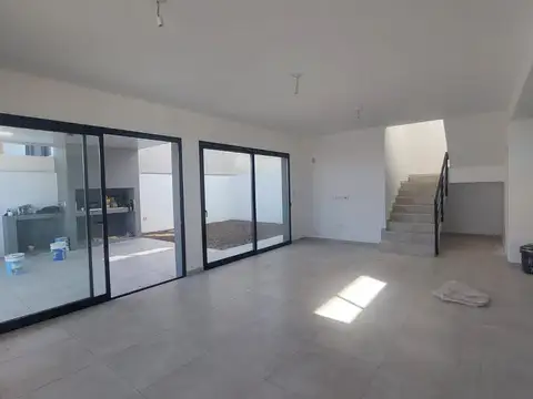 duplex en alquiler La Luisita 3 dormitorios 3 baños con patio