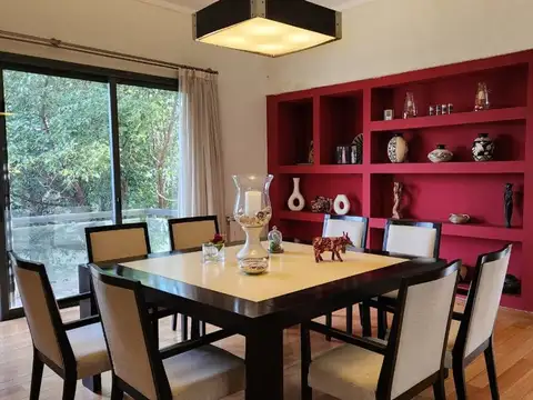 Casa de categoría 4 dorm Barrio Privado Causana