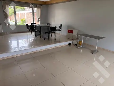 VENTA CASA NIVEL GERENCIAL 5 DORMITORIOS CALLE LOS CIPRESES 1600