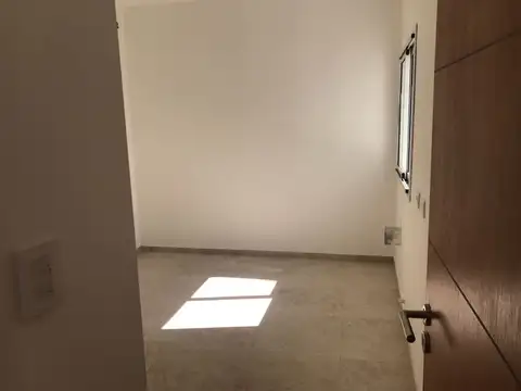 P.H CENTRICO DE 2 DORMITORIOS CON PATIO