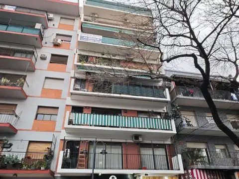 Oficina en Alquiler, 2 ambientes, apto profesional. Balcón frances. Cuenca 3400. Villa del Parque.