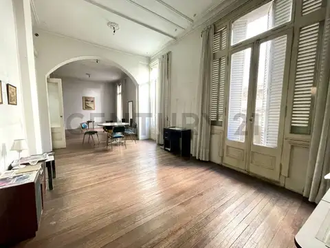 Departamento 8 ambientes con 2 baños