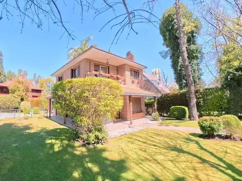 Casa 5 ambientes con 2 baños