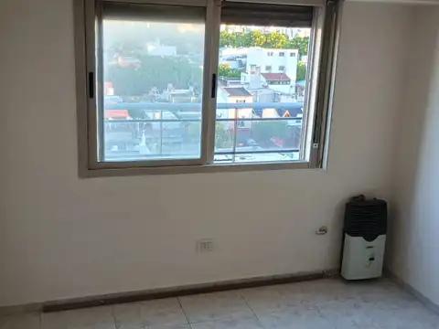DEPARTAMENTO DE 2 AMBIENTES   CON BALCON TERRAZA   NO PAGA EXPENSAS