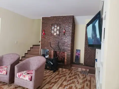 Casa 6 ambientes con 3 baños