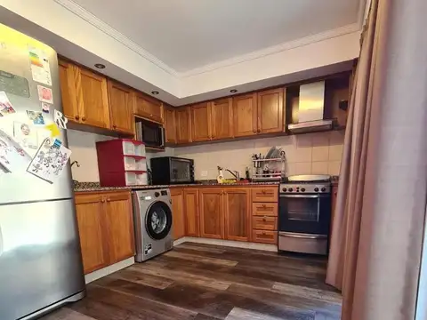 Venta, hermoso semipiso 3 amb al frente, con cochera, 2 balc