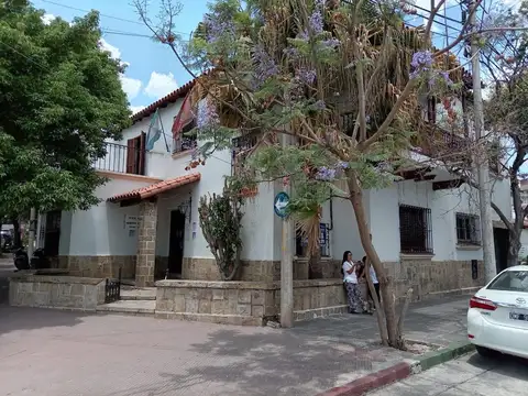 CASA EN ESQUINA ALQUILER COMERCIAL - VIVIENDA