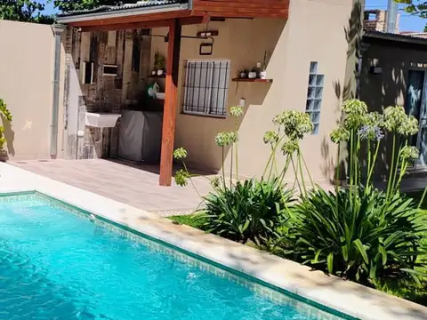 VENTA DE CASA CON QUINCHO Y PILETA WILLIAM MORRIS