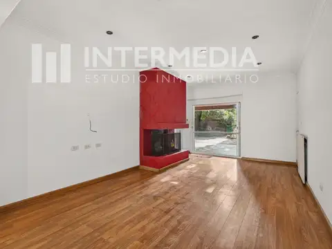 Casa 6 ambientes con 2 baños