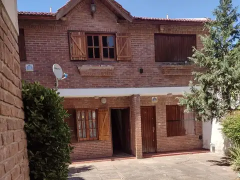 Dúplex en venta - 3 Dormitorios 2 Baños - Cochera - 65Mts2 - San Bernardo del Tuyú