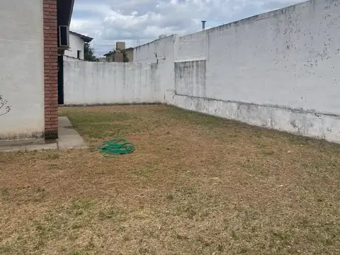 VENTA TERRENO 855 M2 + 55 M2 CONSTR. POETA LUGONES