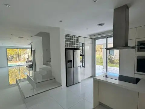 Casa en Alquiler de 4 dormitorios