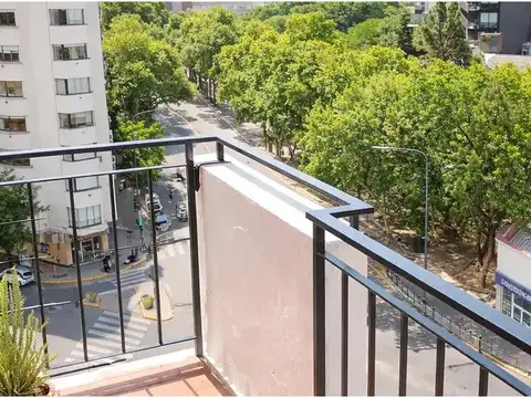 En Venta Depto de 4 amb con dependencia y cochera en caballito
