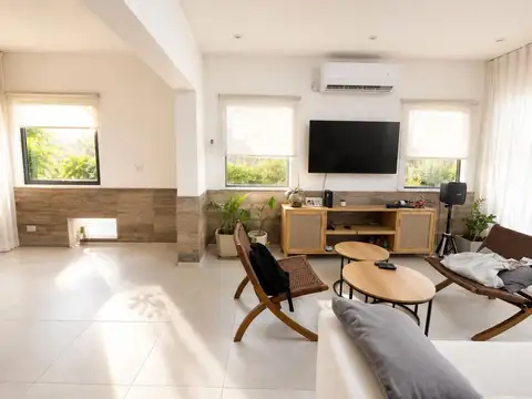 Casa en Alquiler con 1 cochera