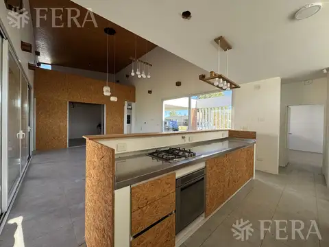 Venta Casa 4 ambientes con Cochera, Patio y Parrilla en Area 60 - Cnel Brandsen